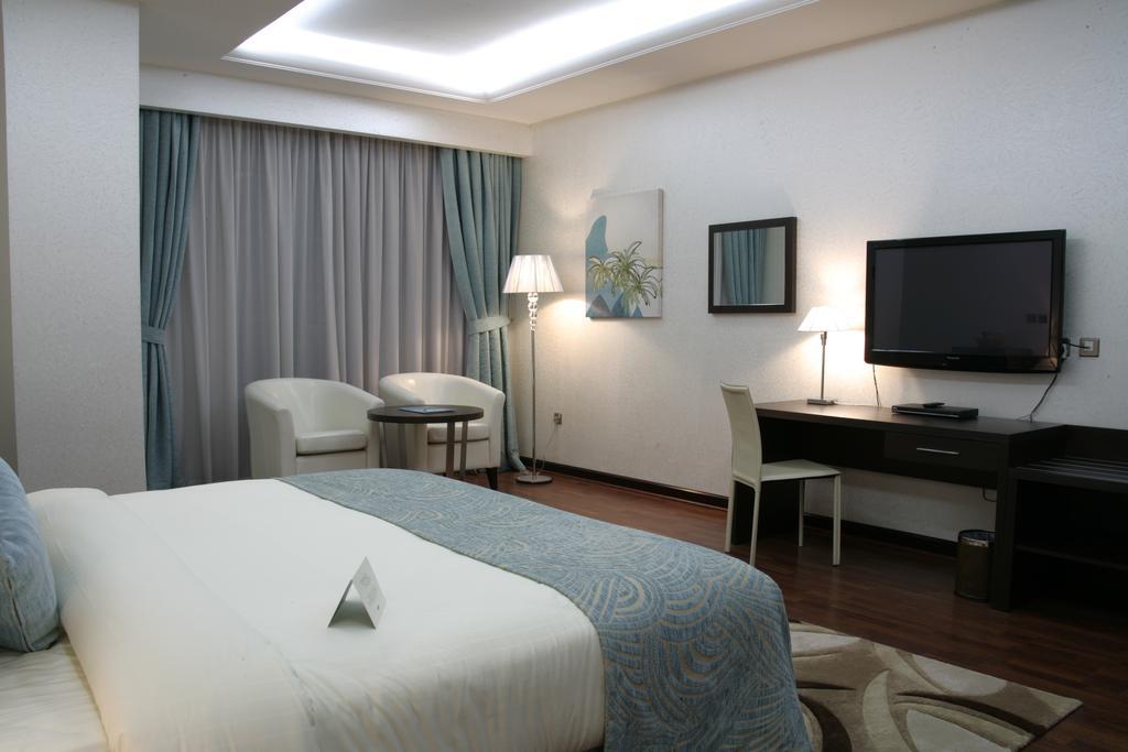 Gokulam Park Doha Hotel Exterior photo