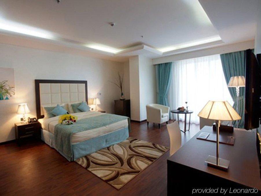 Gokulam Park Doha Hotel Room photo