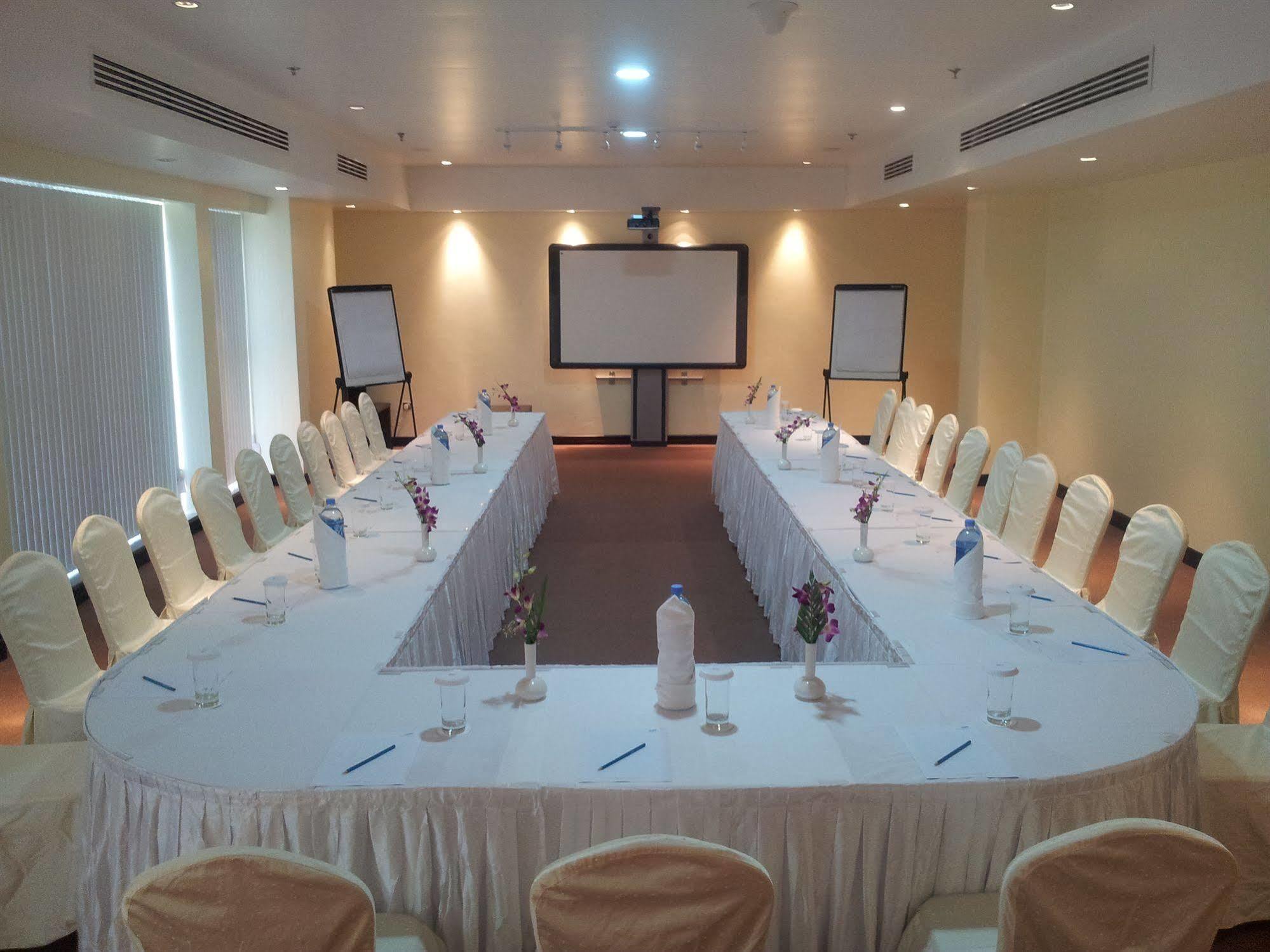 Gokulam Park Doha Hotel Business photo
